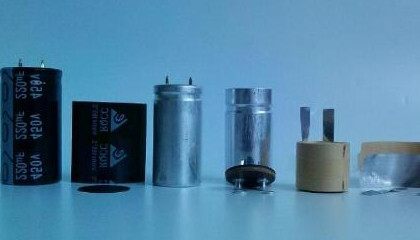 電機上的啟動電容器和運行電容器各有什么作用？